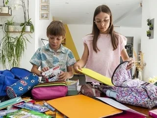 « On prépare le cartable, notre tenue et on range notre chambre ! » : la rentrée des classes approche à grand pas