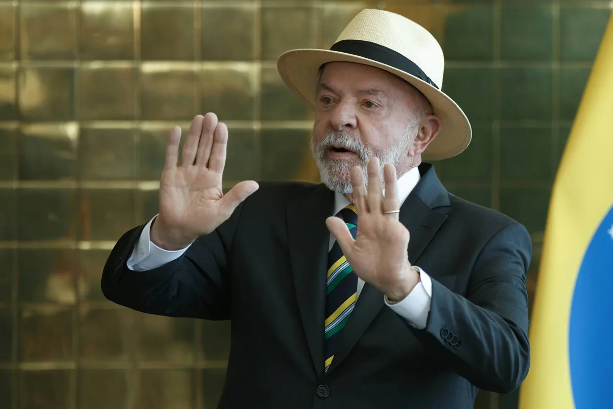Lula diz que Lulinha precisa se defender e nega blindagem à PF