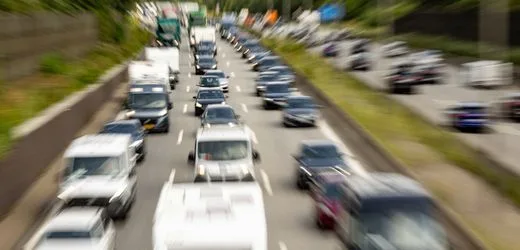 Herbstferien starten am Wochenende: ADAC warnt vor vielen Staus