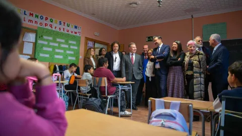 La Junta anuncia 23 millones para climatizar centros y 1.000 profesionales más para la inclusión educativa