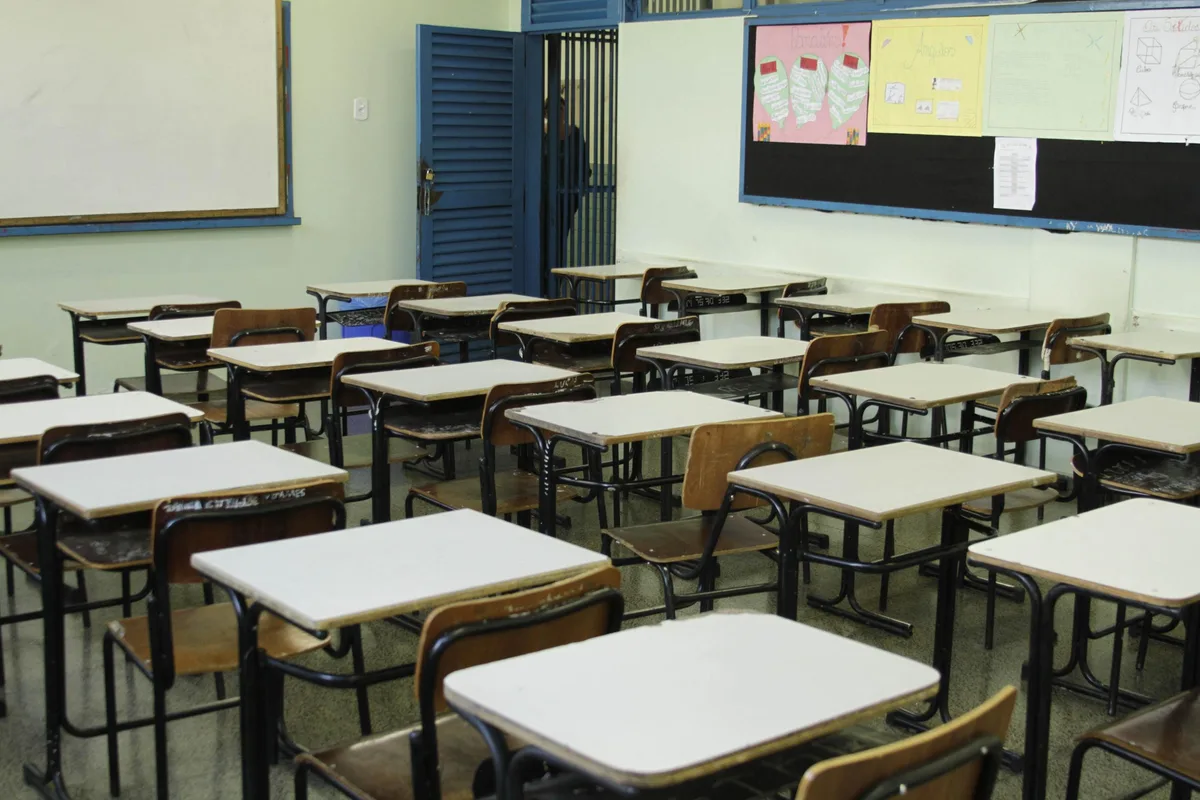 Professora é denunciada após furar cabeça de criança autista com seringa