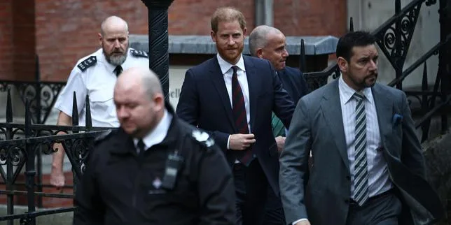 Procès contre le « Daily Mail » : le prince Harry, Elton John, Liz Hurley et d’autres personnes devront verser 9,5 millions de livres au journal britannique