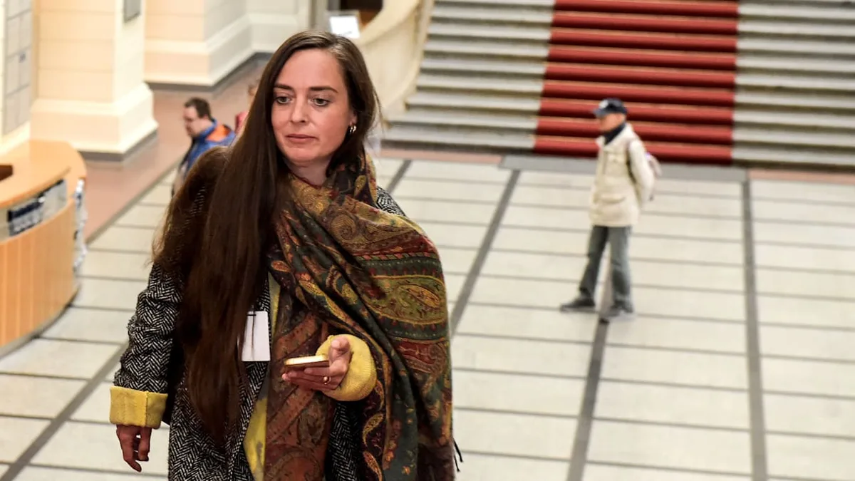 „Kooperiert nicht mit der Partei“ - Schmeißt die Linke Israel-Hasserin Emde jetzt doch raus?