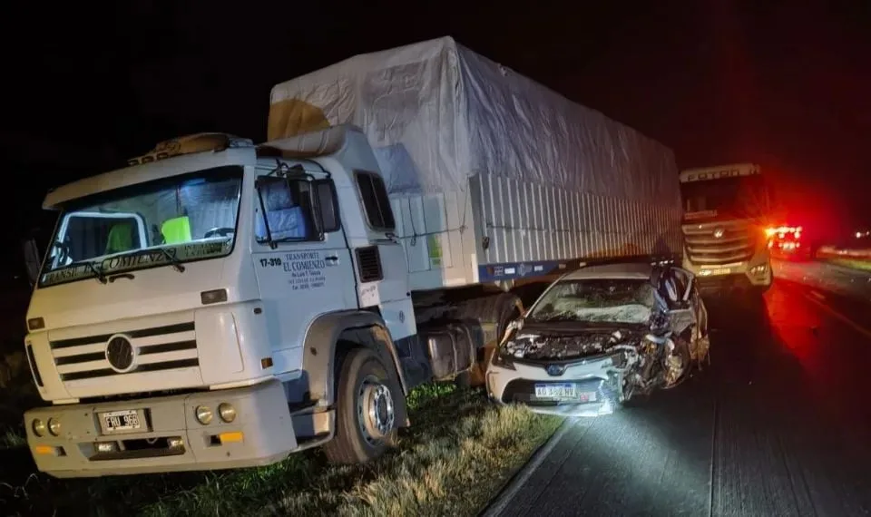 Triple choque en la ruta 188: murió una mujer y otras diez personas resultaron heridas
