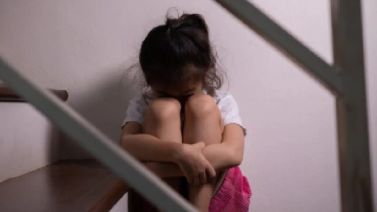 Mãe é presa suspeita de presenciar abusos sexuais contra a filha de 12 anos em SC