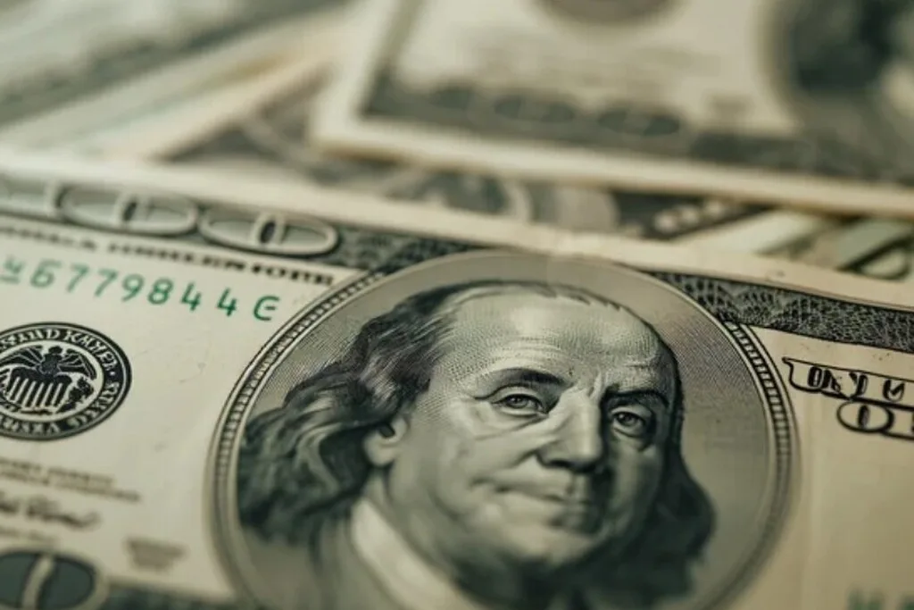 Dólar avança 0,22% e fecha a R$ 5,15 com inflação e dívida pública no radar