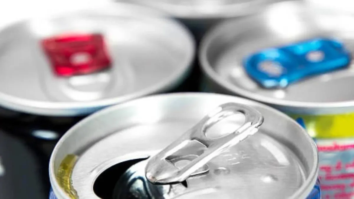 El Consejo General de Enfermería pide prohibir la venta y consumo de bebidas energéticas a menores en toda España