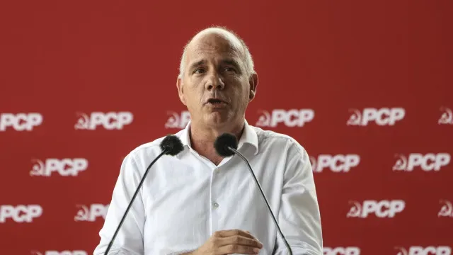 Ferrovia: PCP acusa Governo de negócio com privados com dinheiro público