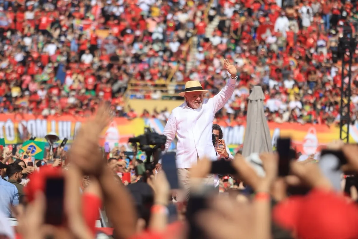 Aliados veem em caso Lulinha chance de Lula se diferenciar de Bolsonaro