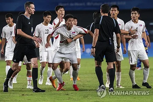 [아시안게임] 8강서 축구 北-日맞대결 성사…3년 전 항저우서 충돌 '악연'