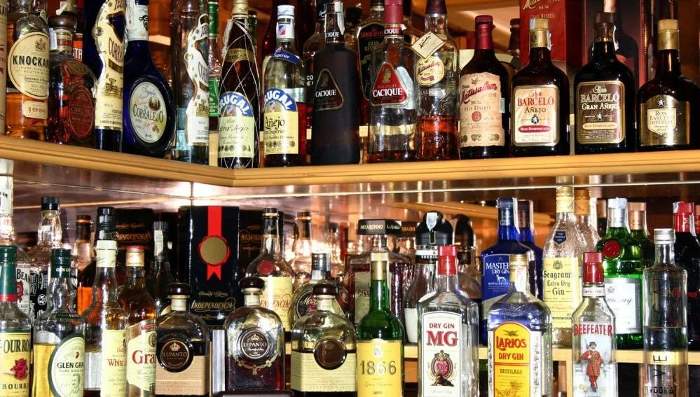 Tabaco y alcohol cuestan mucho más de lo que recaudan en México: por cada peso de impuestos se pierden hasta 9.50 pesos