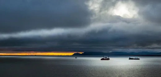 Beringmeer vor Alaska: 15-Jähriger überlebt tagelang auf gekentertem Boot