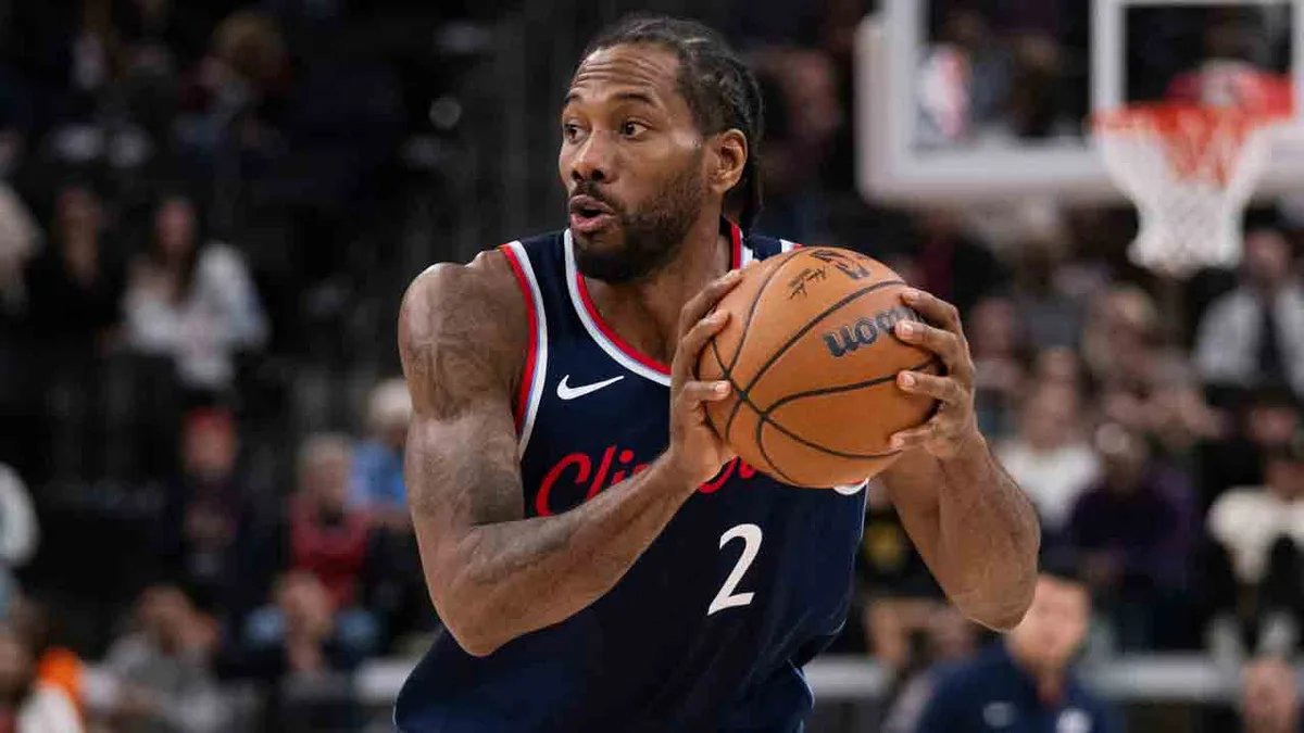 Raptors officially acquire Kawhi Leonard from Clippers