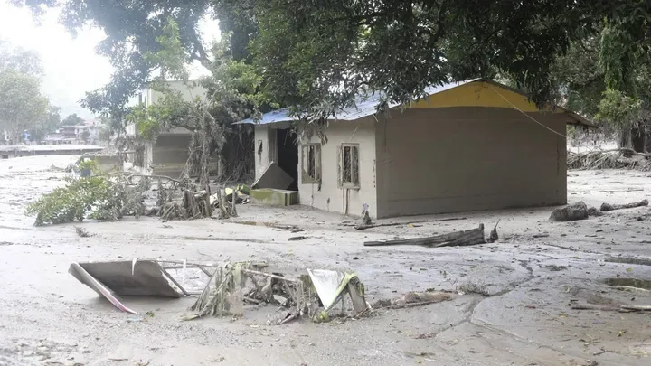 Népal : après la catastrophe, l'organisation des secours s'organise