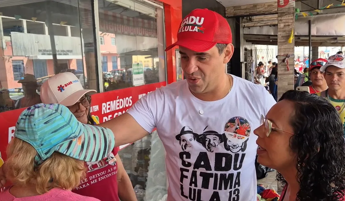 Cadu de Lula visita feira na Zona Oeste de Natal e apresenta propostas para saúde e educação