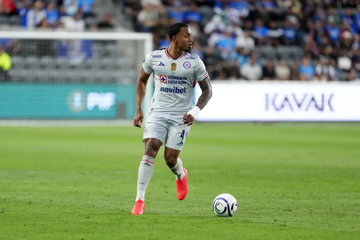 ¿Willer Ditta se va de Cruz Azul? Esto se sabe sobre el interés de un grande de Argentina