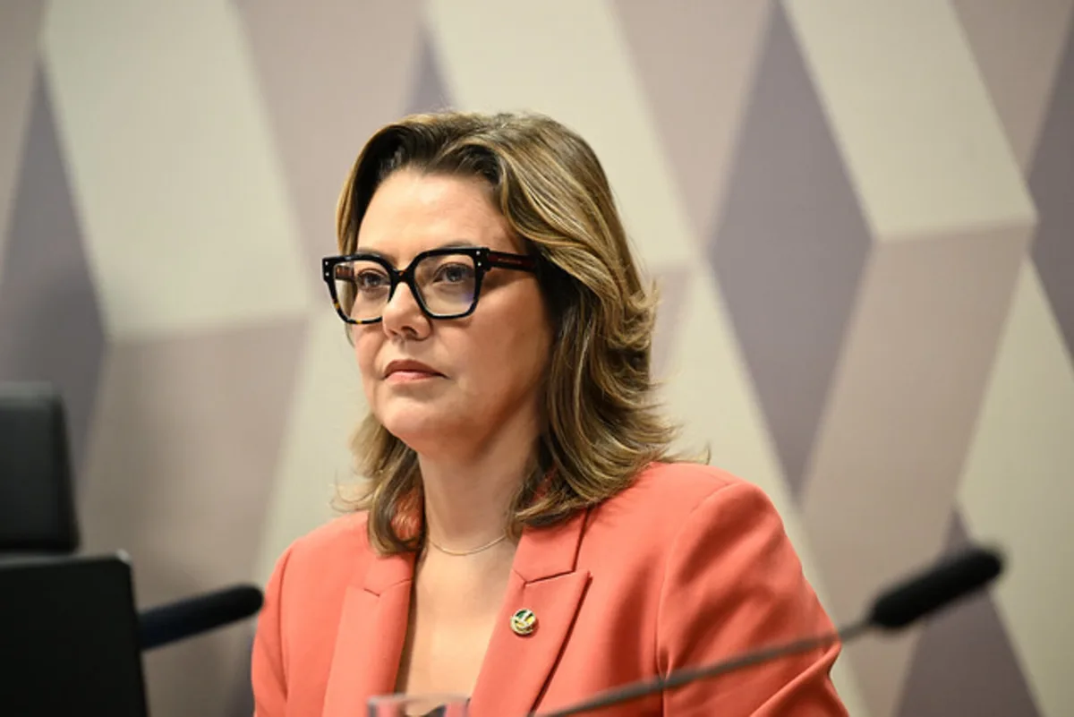 Leila do Vôlei mantém fim da “taxa das blusinhas” e prevê avaliação dos impactos