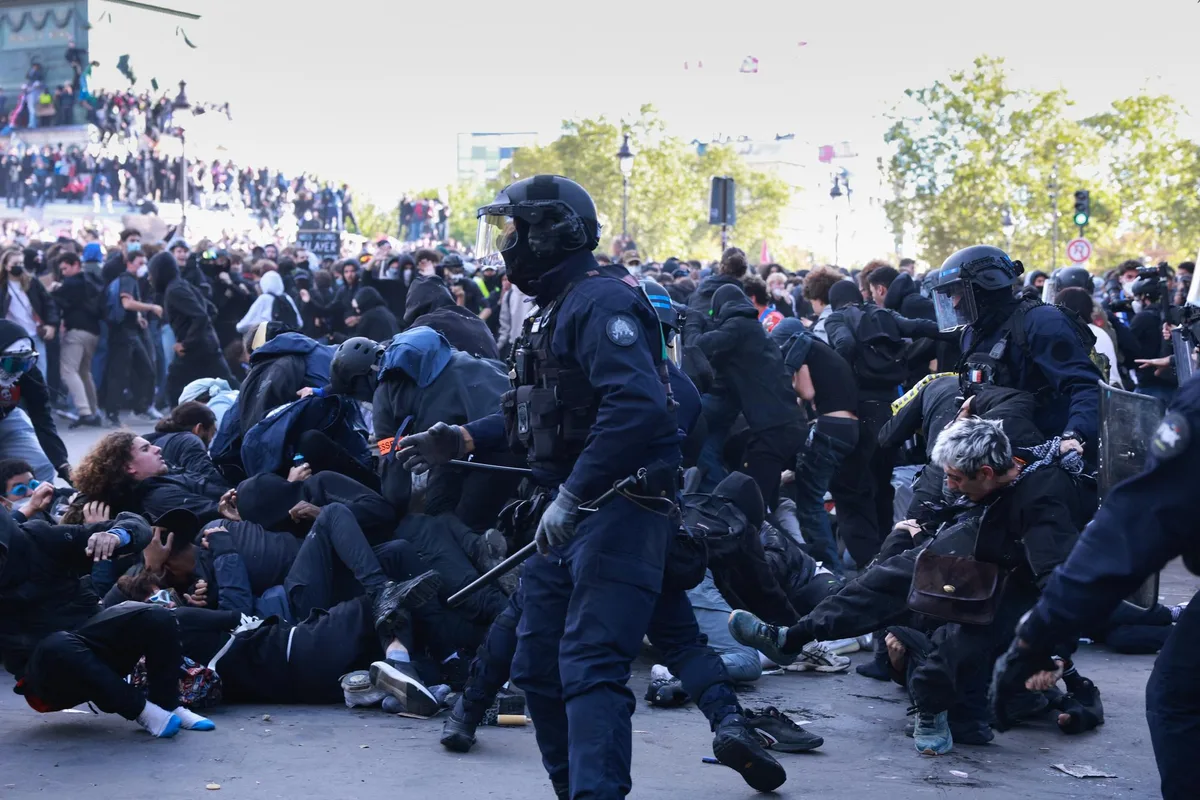 L’IGPN saisie après le coup de genou d’un policier à un manifestant à Bastille : ce que l’on sait