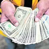 Dólar ganha força com alertas "hawkish" de Warsh relativamente à inflação