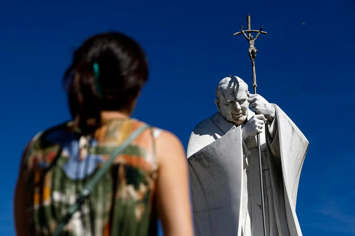 El papa León XIV concelebró una misa en el hospital Gemelli en su primer día de convalecencia