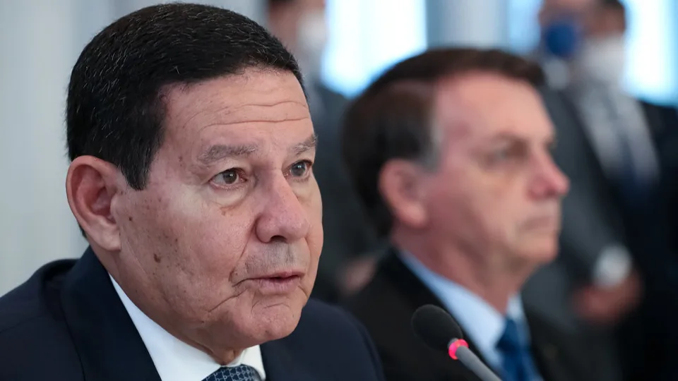Mourão detona PEC da Escala 6×1: “tanto populista quanto oportunista”