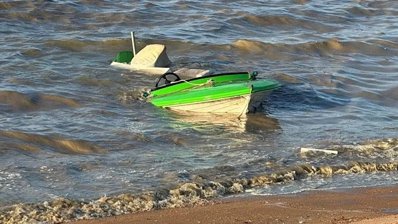 Ghost boat riddle: Empty ski boat washes up on Queensland beach