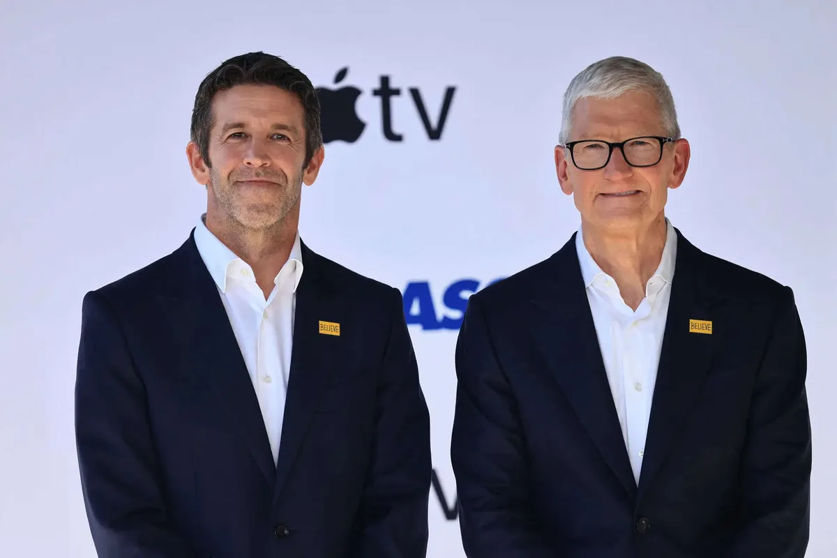 Tim Cook hands Apple to Ternus: bigger and richer, but catching up in AI race