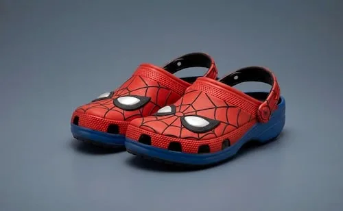 Así son los nuevos Crocs de Spider-Man