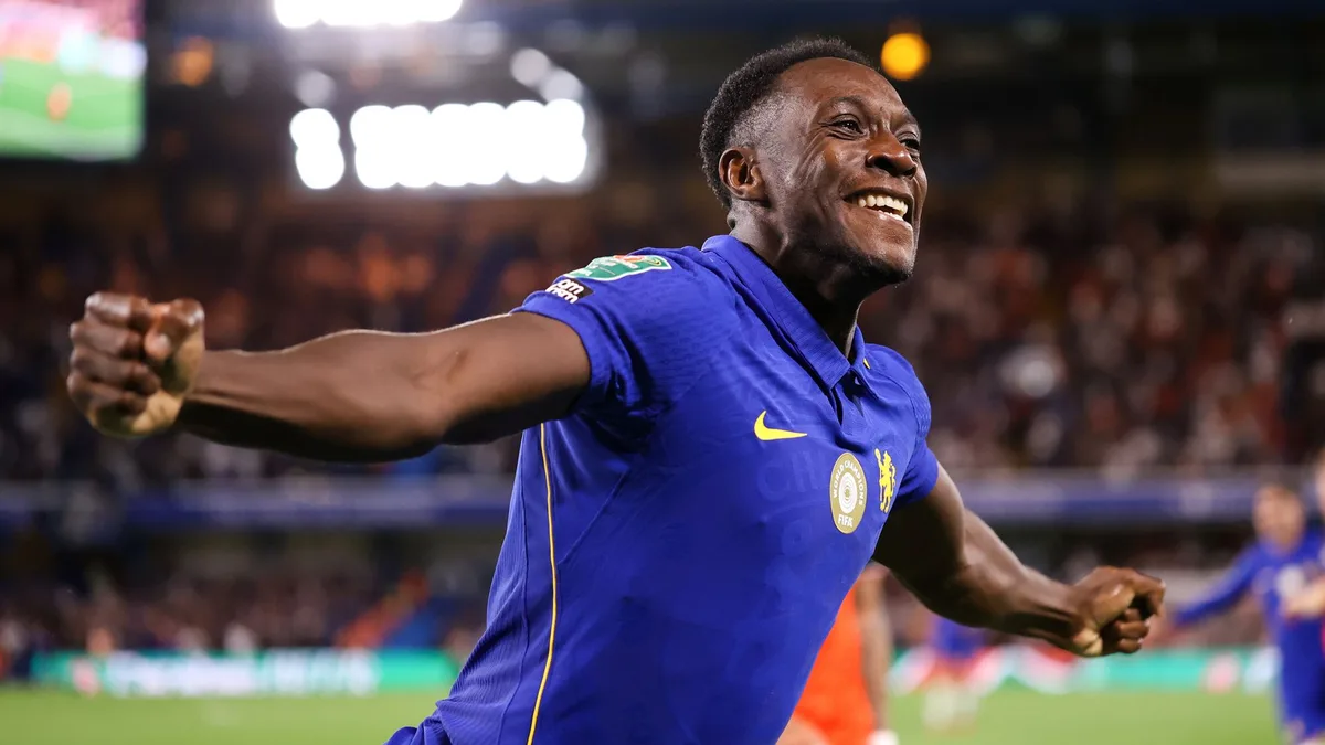 Welbeck off the mark for Chelsea in win over Wilshere's Luton