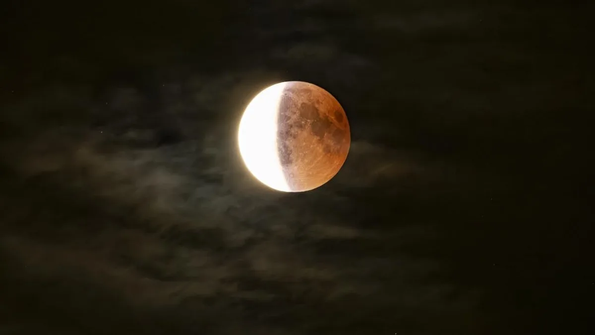 Javier Armentia, astrofísico, sobre el eclipse del 28 de agosto: "Tendrá el color de todos los atardeceres de la Tierra"