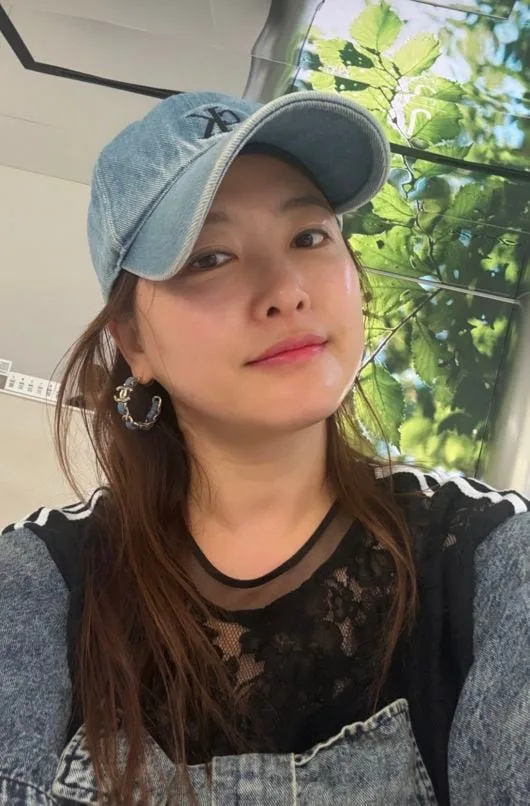 '김원효♥' 심진화, C넬 브랜드도 센스 넘치게···사랑스러운 청청 패션