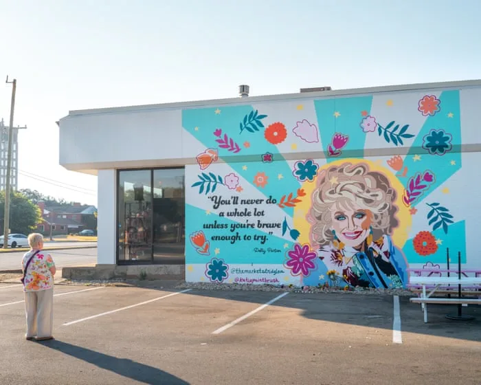 Dolly Parton was the polar opposite of our bullying president | Robert Reich