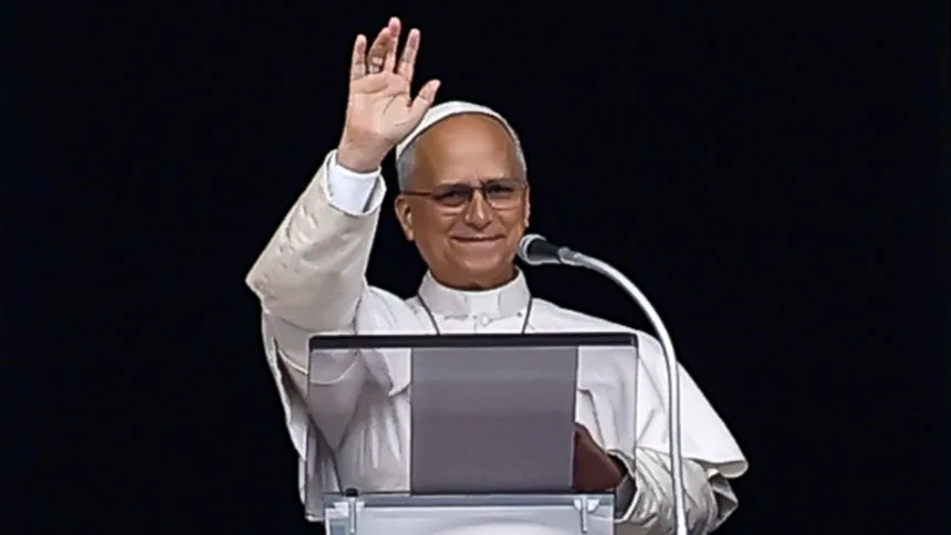 El papa León XIV reapareció en el ángelus y dijo que retomará gradualmente su actividad