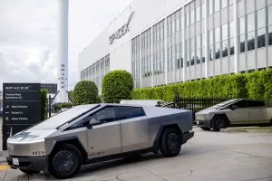 “Carro voador” da Tesla? Roadster pode ganhar propulsor da SpaceX; veja o que se sabe