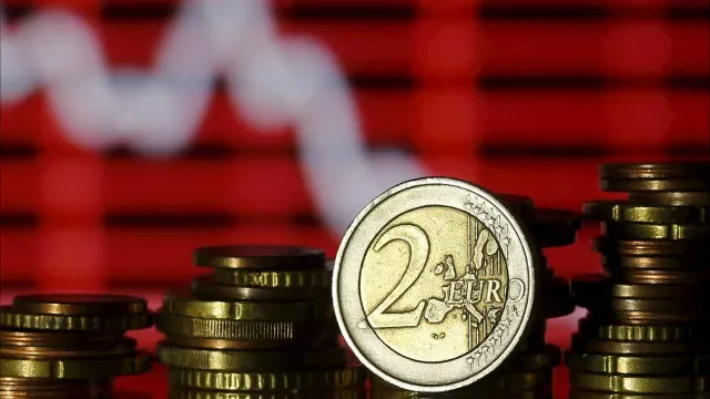 Euro volta a subir e aproxima-se de 1,16 dólares