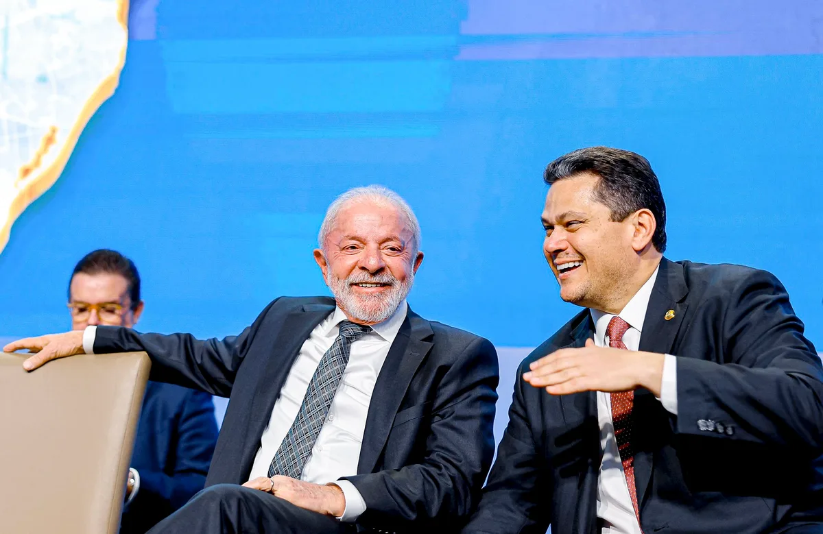 Após reaproximação, Alcolumbre e Lula trocam afagos em evento da Petrobras no Amapá