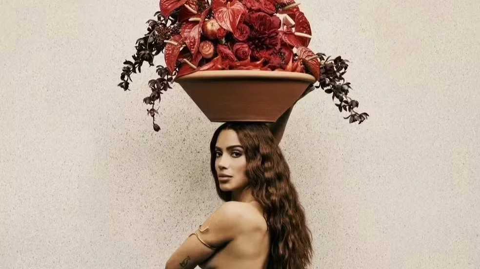 Anitta reflete sobre sucesso das mulheres na mídia: “É muito complicado”