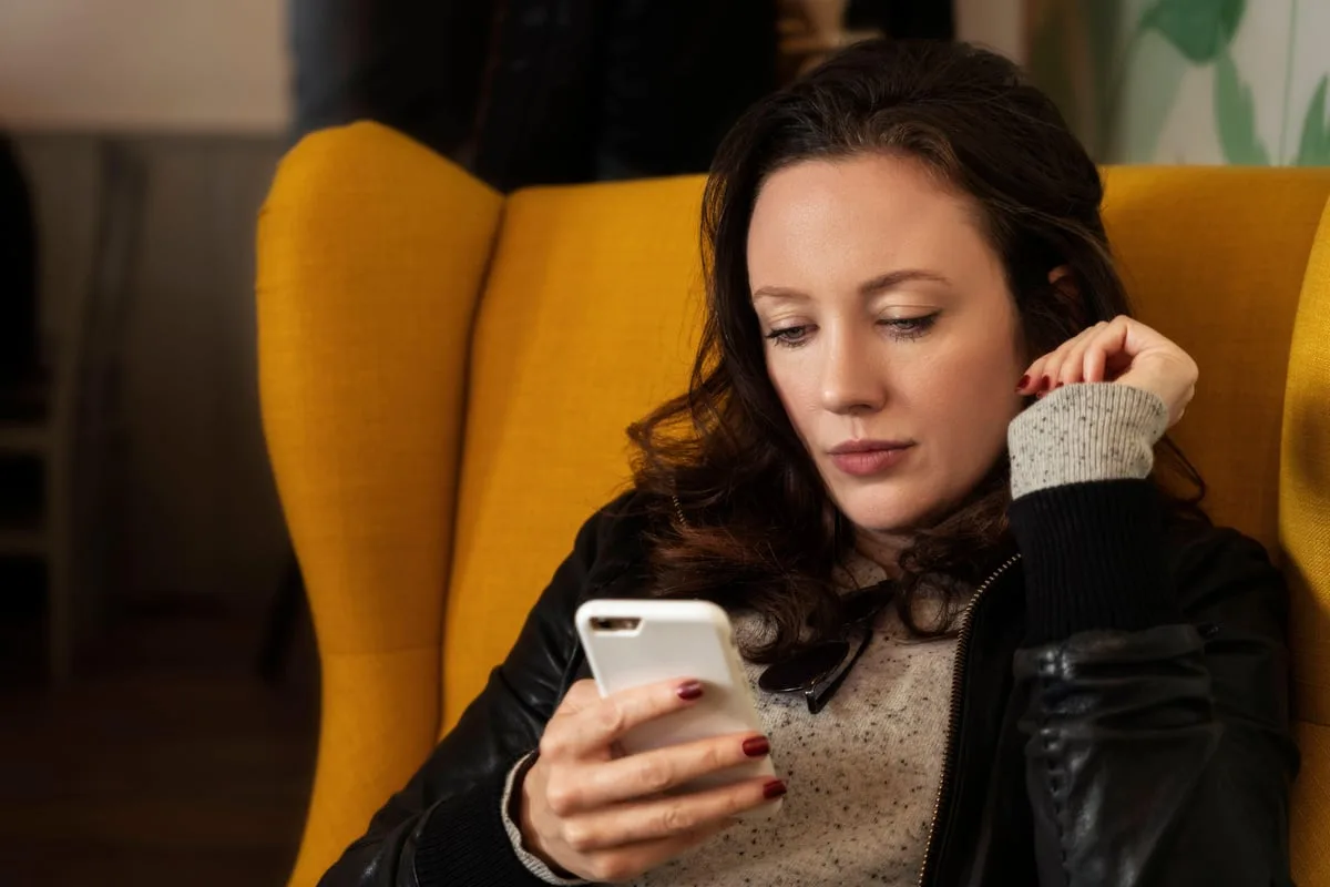Young female investors’ pots ‘nearly £4,600 bigger than those belonging to men’