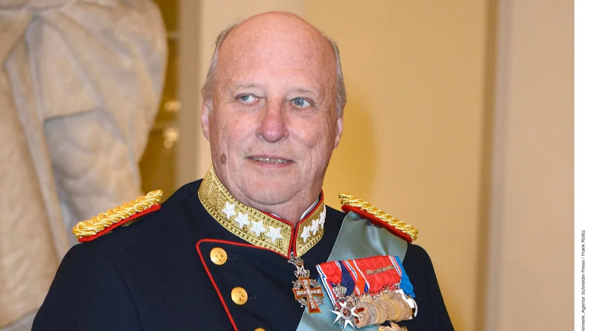 Sarg ins Schloss überführt - Letztes Geleit für König Harald