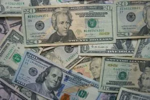 Dólar hoje ronda estabilidade com nova pesquisa e exterior no foco