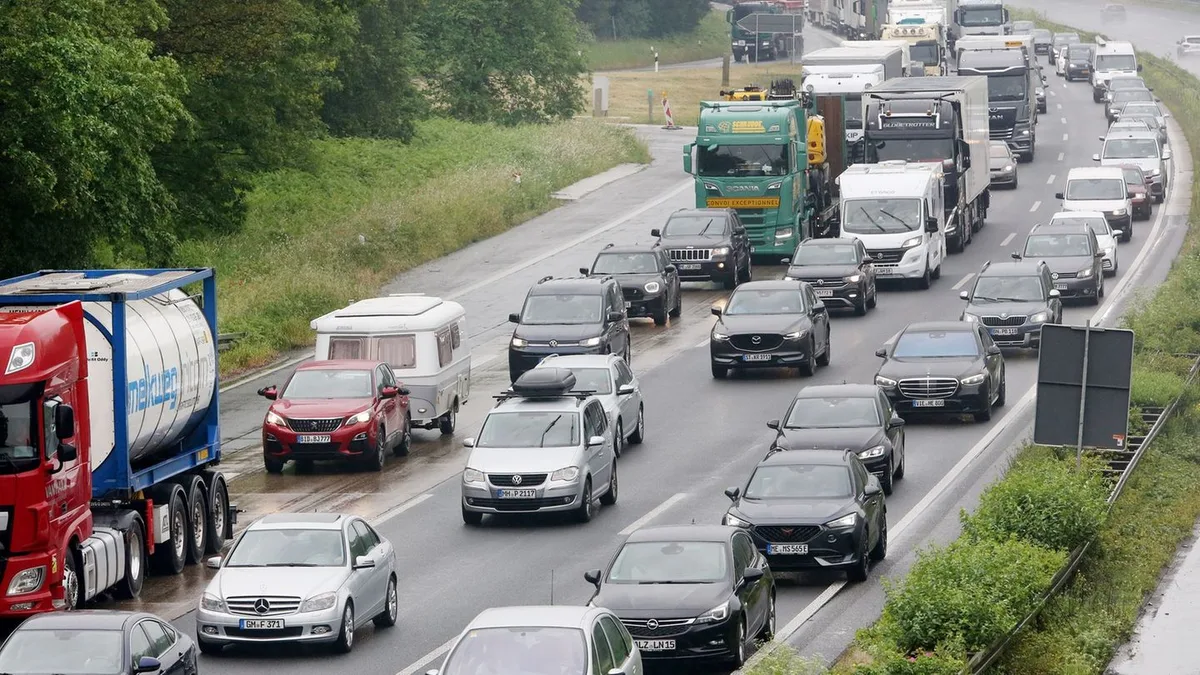Wie man gut durch kommt: Herbstferien in NRW: So umgehen Autofahrer hohe Spritpreise
