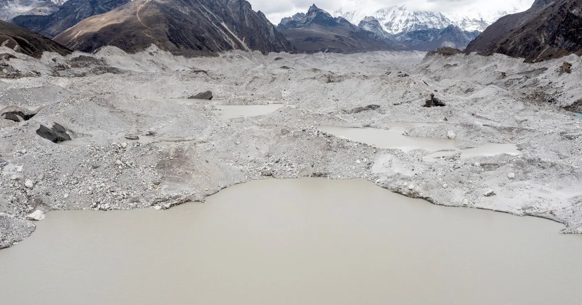 El deshielo de un glaciar en Nepal era una bomba de tiempo. Y aún quedan más por venir