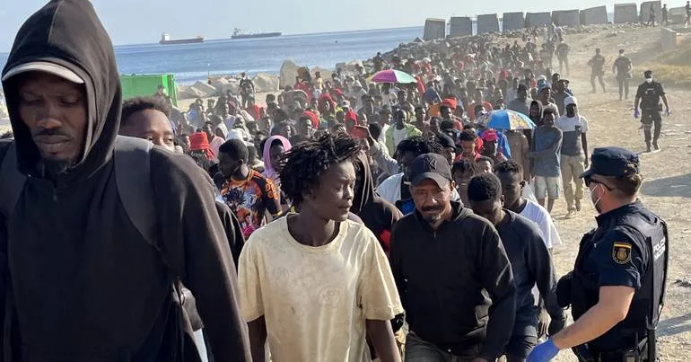Milhares de migrantes sem solução em Ceuta