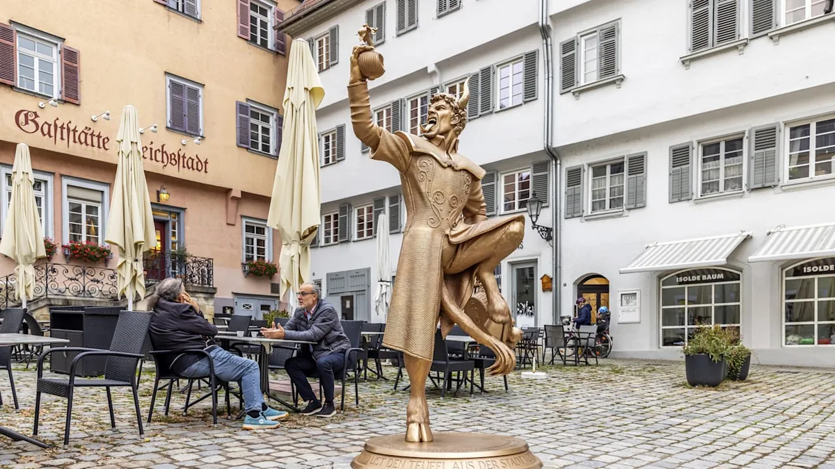 Oberbürgermeister schaltet Polizei ein - Morddrohungen wegen Teufel auf Rathausplatz