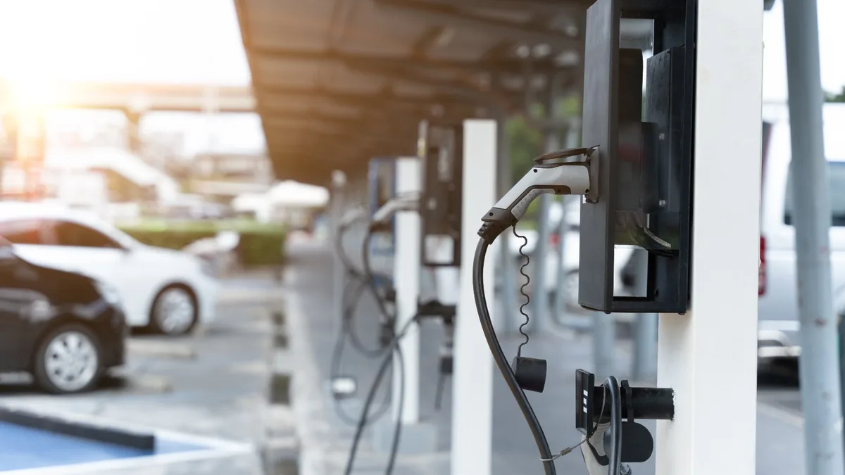 Bornes de recharge : leur taux de disponibilité ne cesse de reculer en France