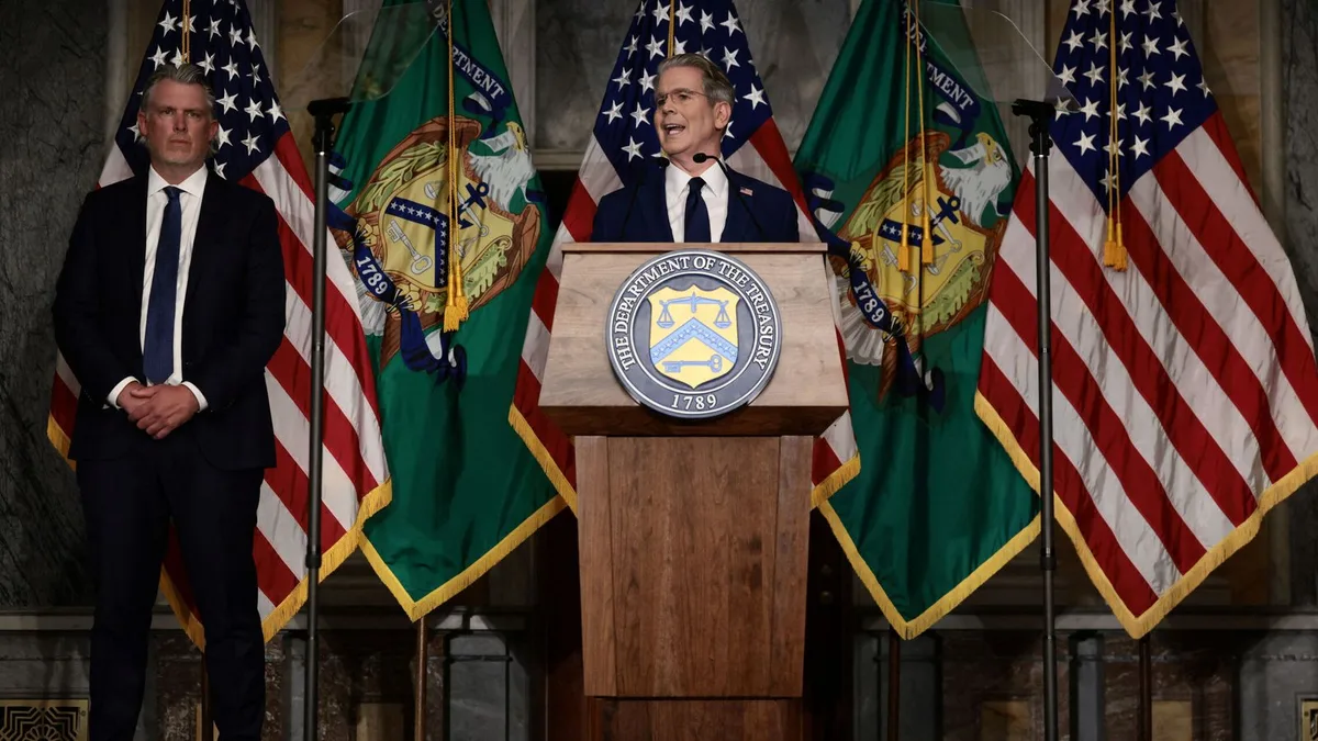 Estados Unidos anuncia una ofensiva económica contra Irán para aislarlo "por completo" y amenaza a sus aliados