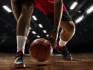 Pourquoi les ballons de basket sont-ils orange ?