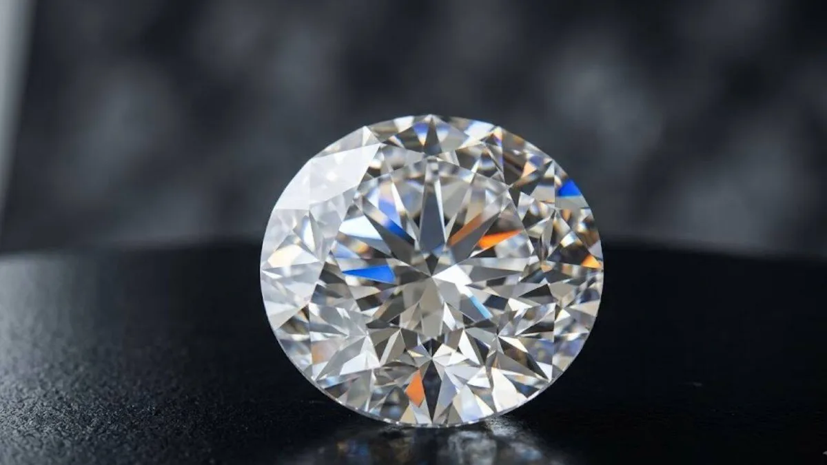 Bending ultrathin diamond sheets generates electricity, study finds