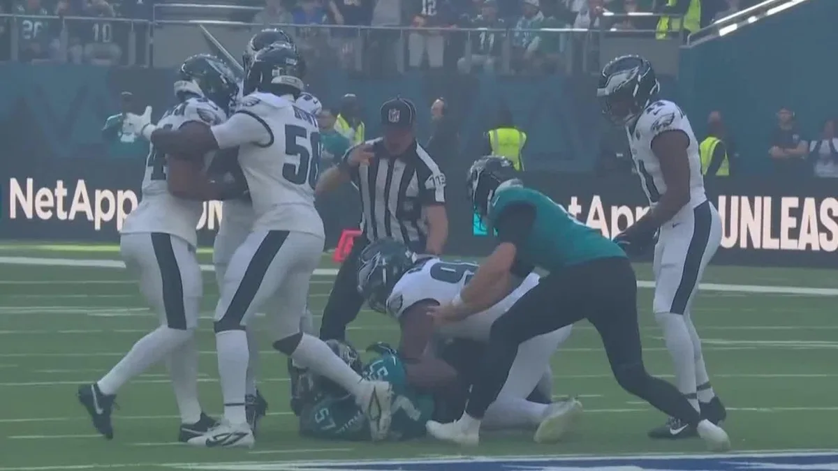 Jaguars, Eagles get ejected during initial kickoff play in London