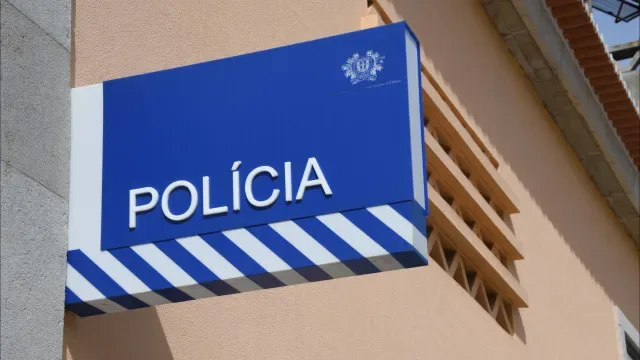 Simula realização de teste de alcoolemia e é detido pela PSP